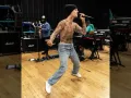 Justin Bieber sin camisa.jpg