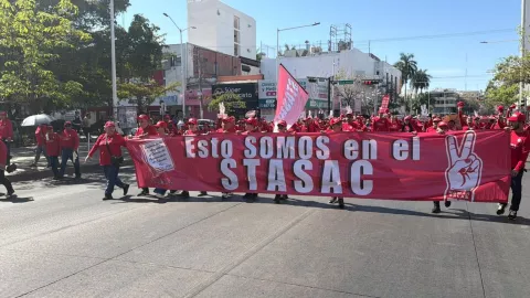 Marchan trabajadores tras asesinato de Homar Salas