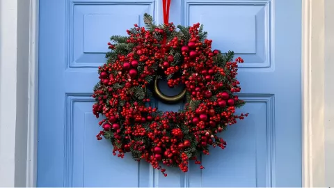 Navidad 2025: esta temporada cobra protagonismo los colores intensos, los metálicos y también la creatividad.