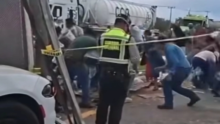 rapina-volcadura-trailer-en-la-mexico-tulancingo-provoca-caos-en-axapusco-edomex
