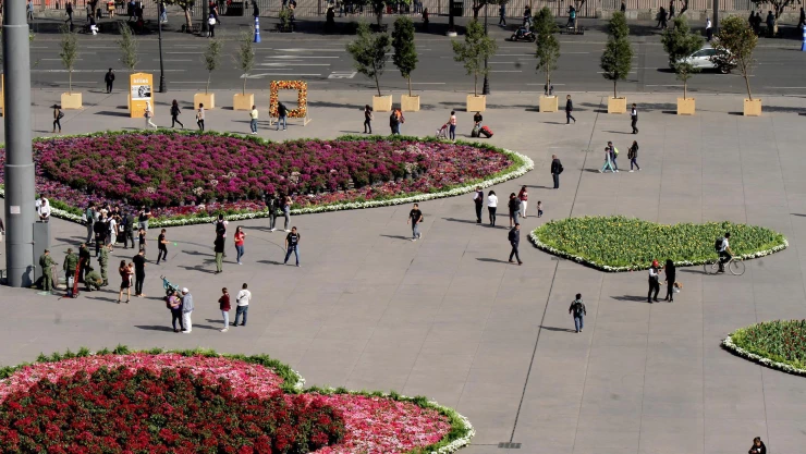 Zócalo de la Ciudad de México con flores