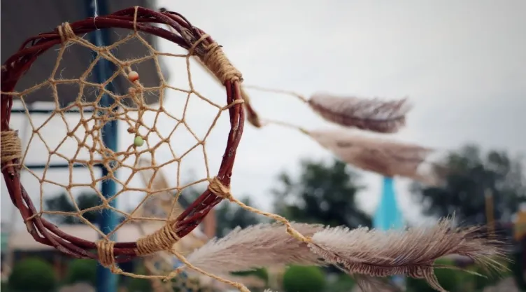 Ideas DIY Cómo hacer atrapasueños boho con hilo y ramas.jpg