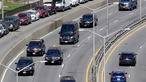 Donald Trump parte rumbo a la corte en Manhattan