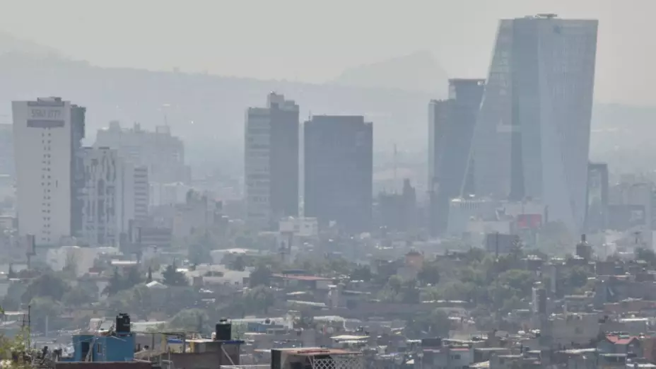 La falta de viento y de nubes durante un anticiclón puede generar contingencias ambientales.