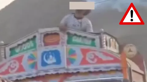 VIDEO FUERTE: Captan momento exacto en que un conductor se quedó pegado tras sufrir una descarga eléctrica en la India  