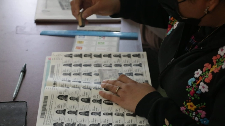 Buscan que mexicanos en el extranjero puedan votar por diputados federales