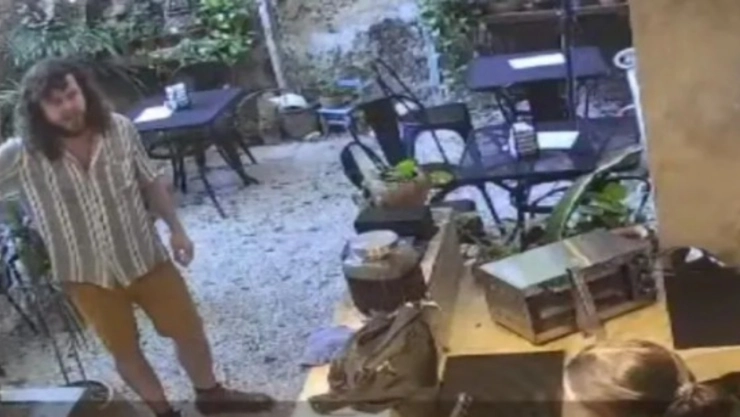 Liberan a español que amenazó a mujer y que causó destrozos en cafetería de Mérida, Yucatán
