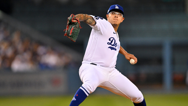 Julio Ur&iacute;as, pitcher de los Dodgers de Los Angeles