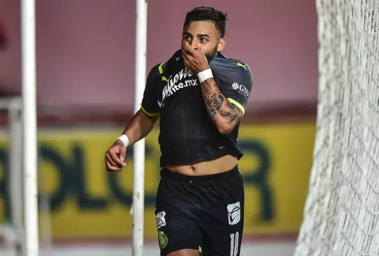Tecatito Corona quiere a Alexis Vega en el Sevilla