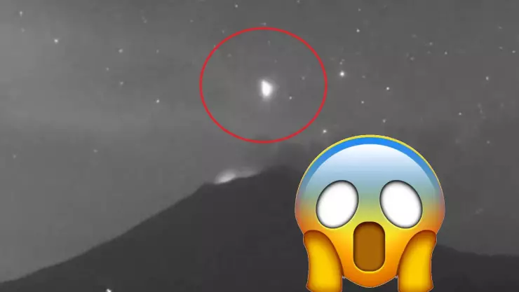 ¿Llegaron los marcianos? Captan a ovni en el volcán Popocatépetl; iluminó parte del cráter | VIDEO