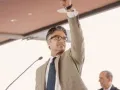 Jaime Camil en su pose de político..jpg