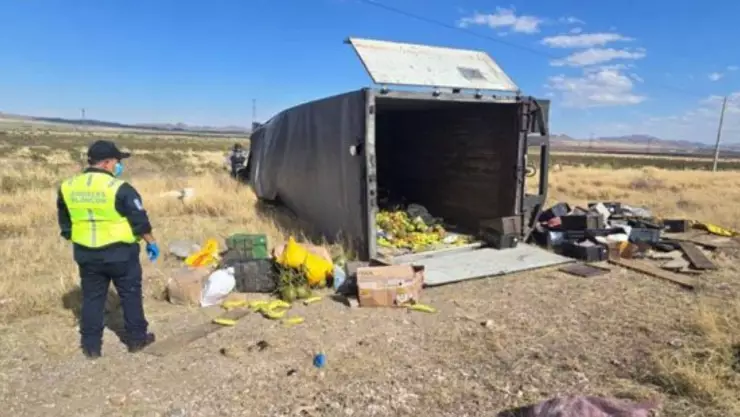 volcadura en la carretera Chihuahua–Juárez