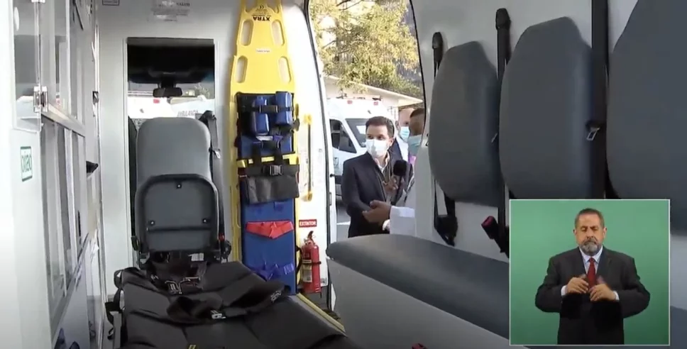 Entregan 24 ambulancias de las 80 que se adquirirán con aguinaldos de funcionarios