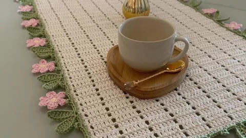 Servilleta de crochet con motivos florales para tu cocina