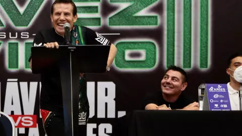 Julio César Chávez vs Jorge “Travieso” Arce