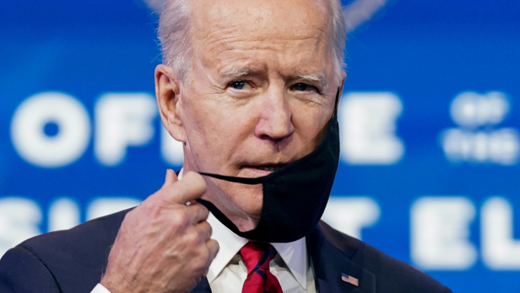 Joe Biden se burla de reportero tras cuestionamiento. 