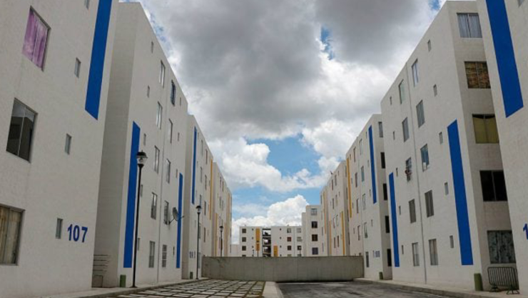 Infonavit amplía el plazo para convertir créditos a pesos