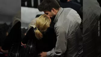 Shakira y Pique beso.jpg