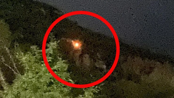 Captan supuestas brujas sobrevolando en el cerro de los Ates en Apaseo el Alto, Guanajuato.