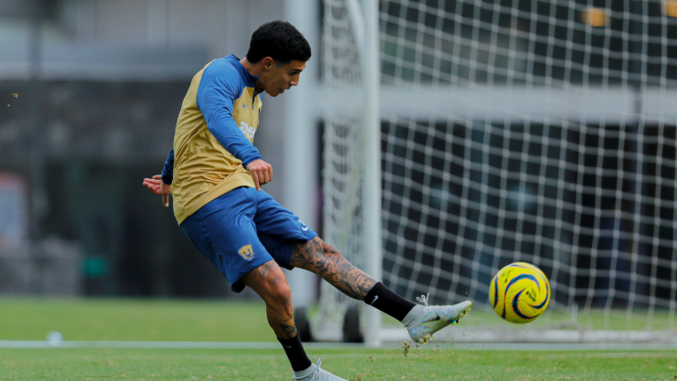 Leo Suárez entrena con Pumas