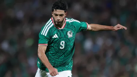 Raúl Jiménez, delantero mexicano