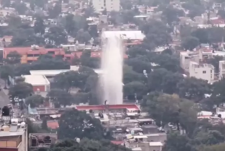 Megafuga de agua en Tlalpan al sur de la CDMX