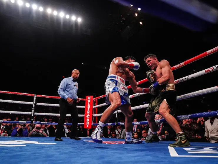 Jaime Munguía vs Sergyi Derenvyanchenko