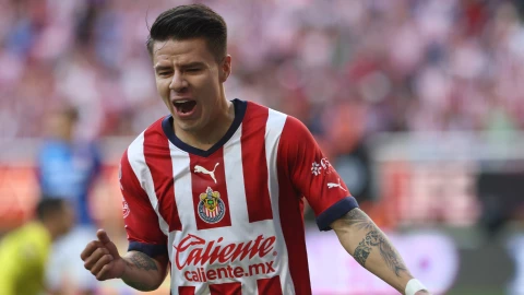 P&aacute;vel P&eacute;rez celebra un gol con las Chivas