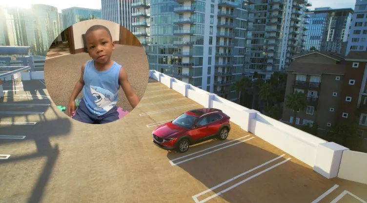 Foto de niño en Alabama y de un auto en un estacionamiento bajo el rayo del sol.