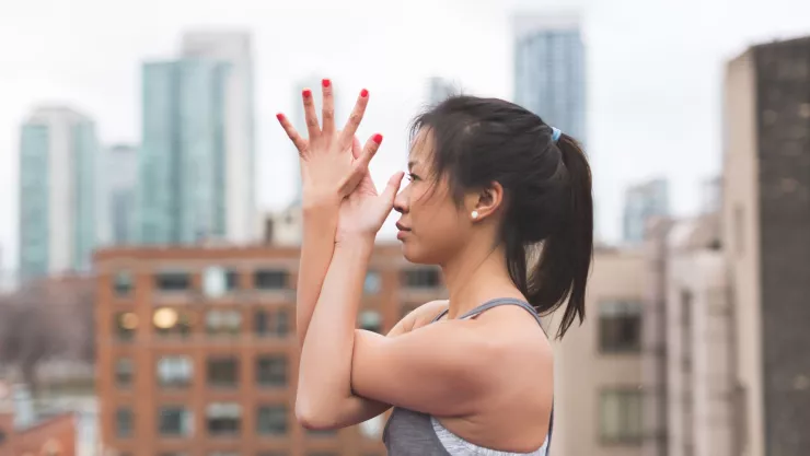 ¿Cómo ejercitar tríceps en casa? 7 ejercicios para olvidar la flacidez