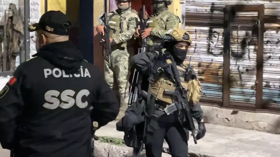 Cateo sorpresa en la Doctores: Descubren fuerte arsenal y drogas en la Cuauhtémoc