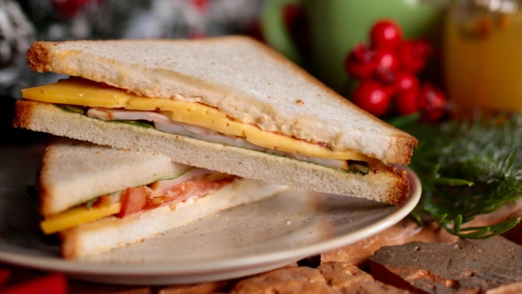 sandwich-nina-alambre-garganta.jpg