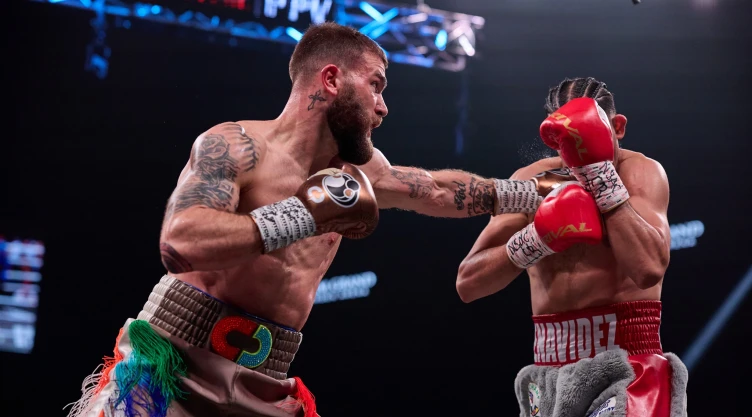 david benavidez vence a caleb plant box