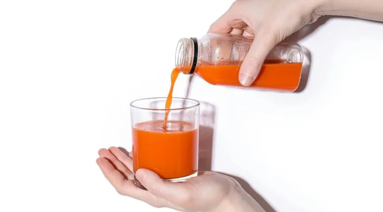 Jugo de zanahoria: estos son los beneficios de tomarlo en ayunas