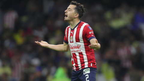 Alan Mozo celebra un gol con Chivas