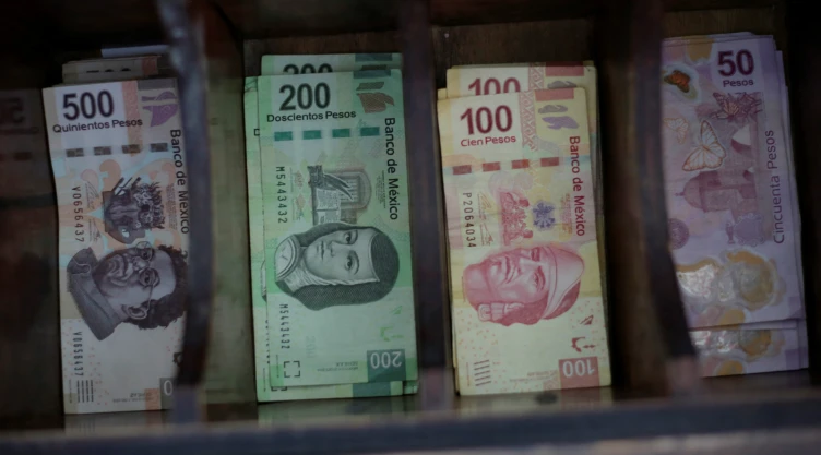 Foto de archivo. Billetes de peso mexicano en una casa de cambio en Ciudad de Juárez, México. 10 de noviembre de 2017. Imagen: Reuters