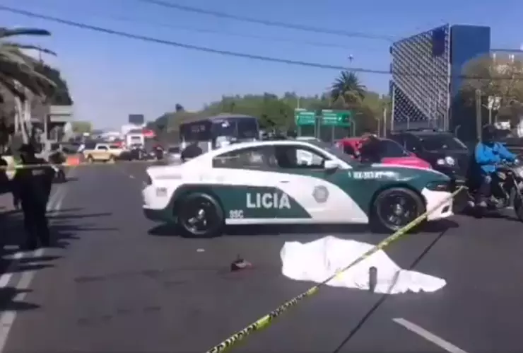 El cuerpo del ciclista quedó en los carriles de la calzada Tlalpan con dirección al sur, a la altura del metro Viaducto, colonia Los Álamos.