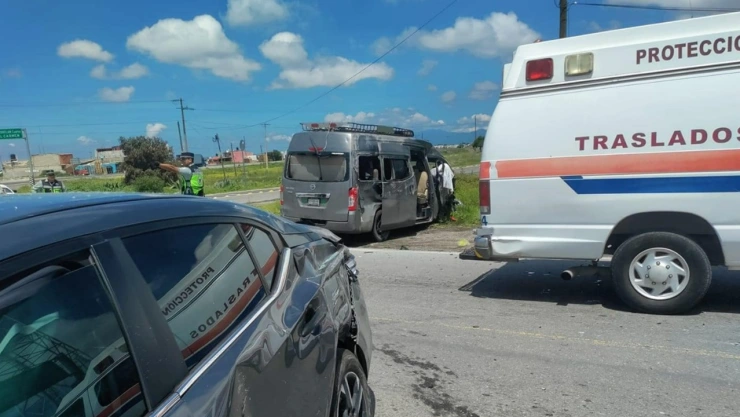 volcadura combi crucero zacatepec muertohoy 1 septiembre.jpg