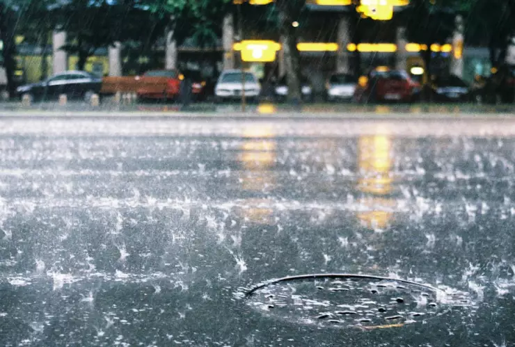 Lluvias cae sobre la ciudad.