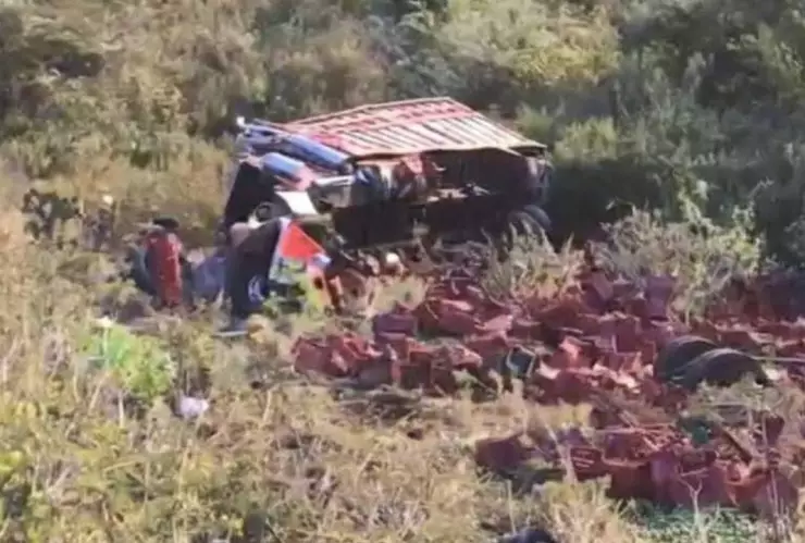 Vuelca tractocamión en autopista de Veracruz