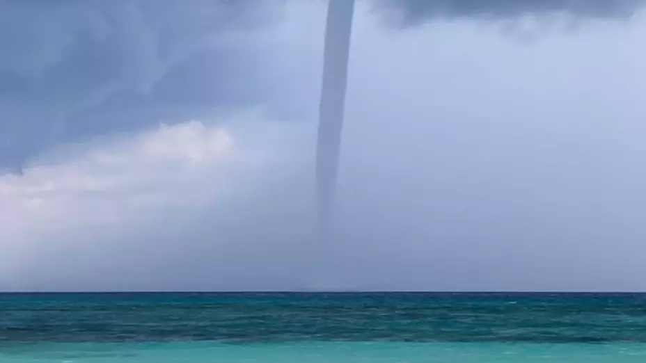 Qué-tan-peligrosa-es-una-tromba-marina-Se-viralizan-videos-de-Quintana-Roo