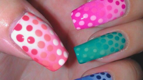 Diseños de uñas lunares