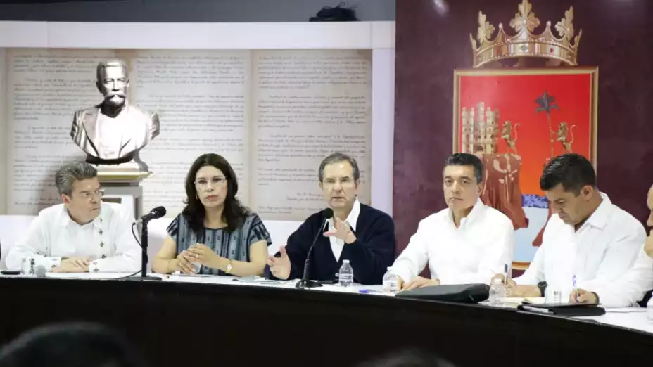 Gobernador de Chiapas y Secretario de Educación Pública se reúnen con integrantes de la Sección 7 de la CNTE