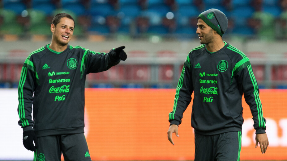 Chicharito y Vela no descartan volver a Selección