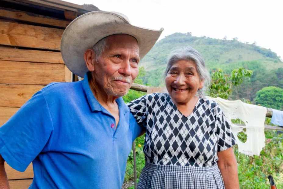 adultos mayores pareja Bienestar.jpeg