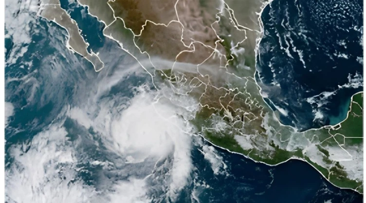 se acercan dos ciclones tropicales a México
