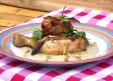 la pura sobrosura pollo mole de albaca.jpg
