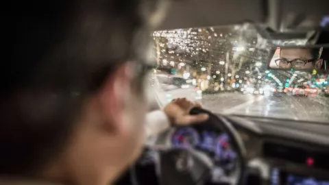 El truco viral para desempañar los vidrios de tu auto con un solo ingrediente.