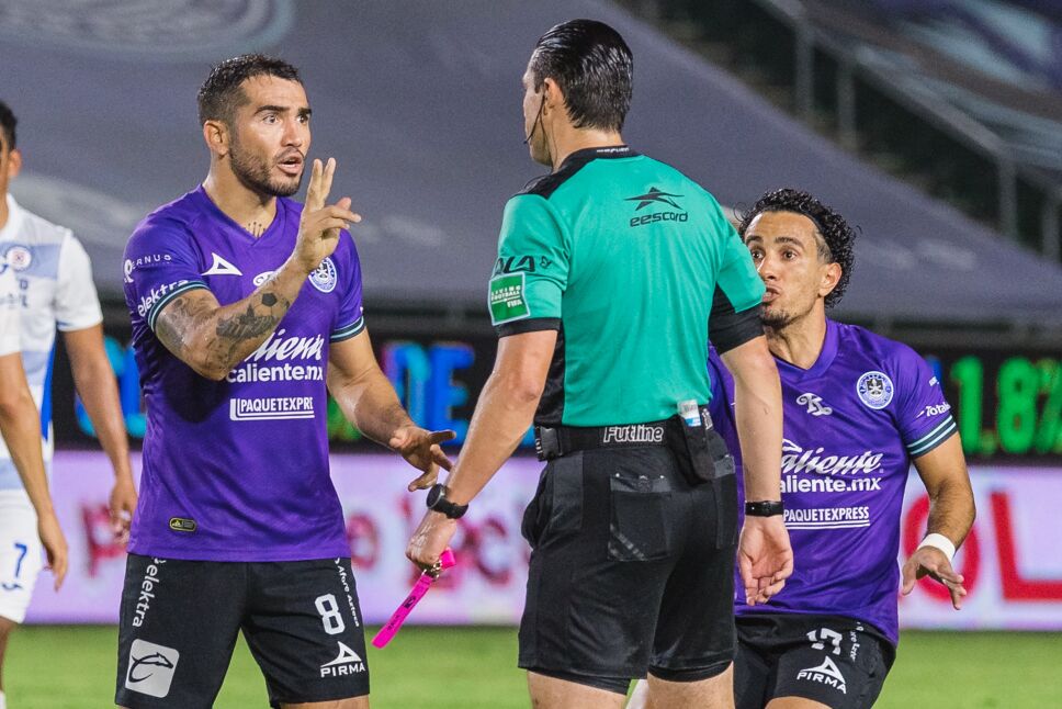 Polémica arbitral en el Mazatlán FC vs Cruz Azul