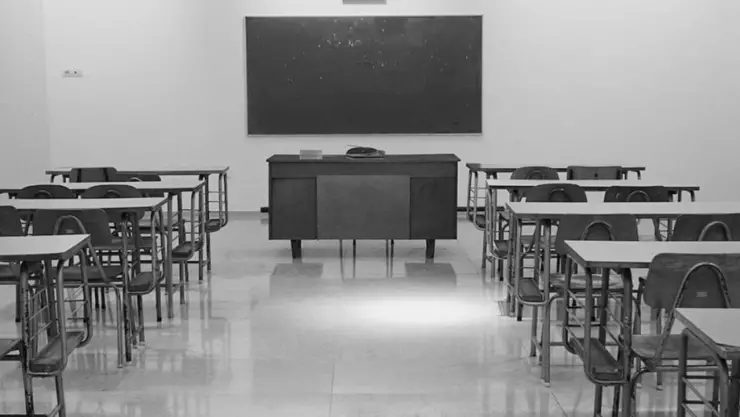 ¿Qué sucedió? Un alumno golpea a su maestro con un martillo